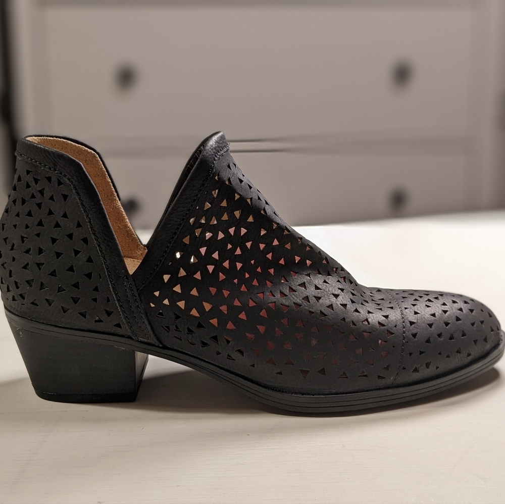 π€ Naturalizer Wanita Perforated Ankle Booties, 8W, NWOB - Picture 3 of 12